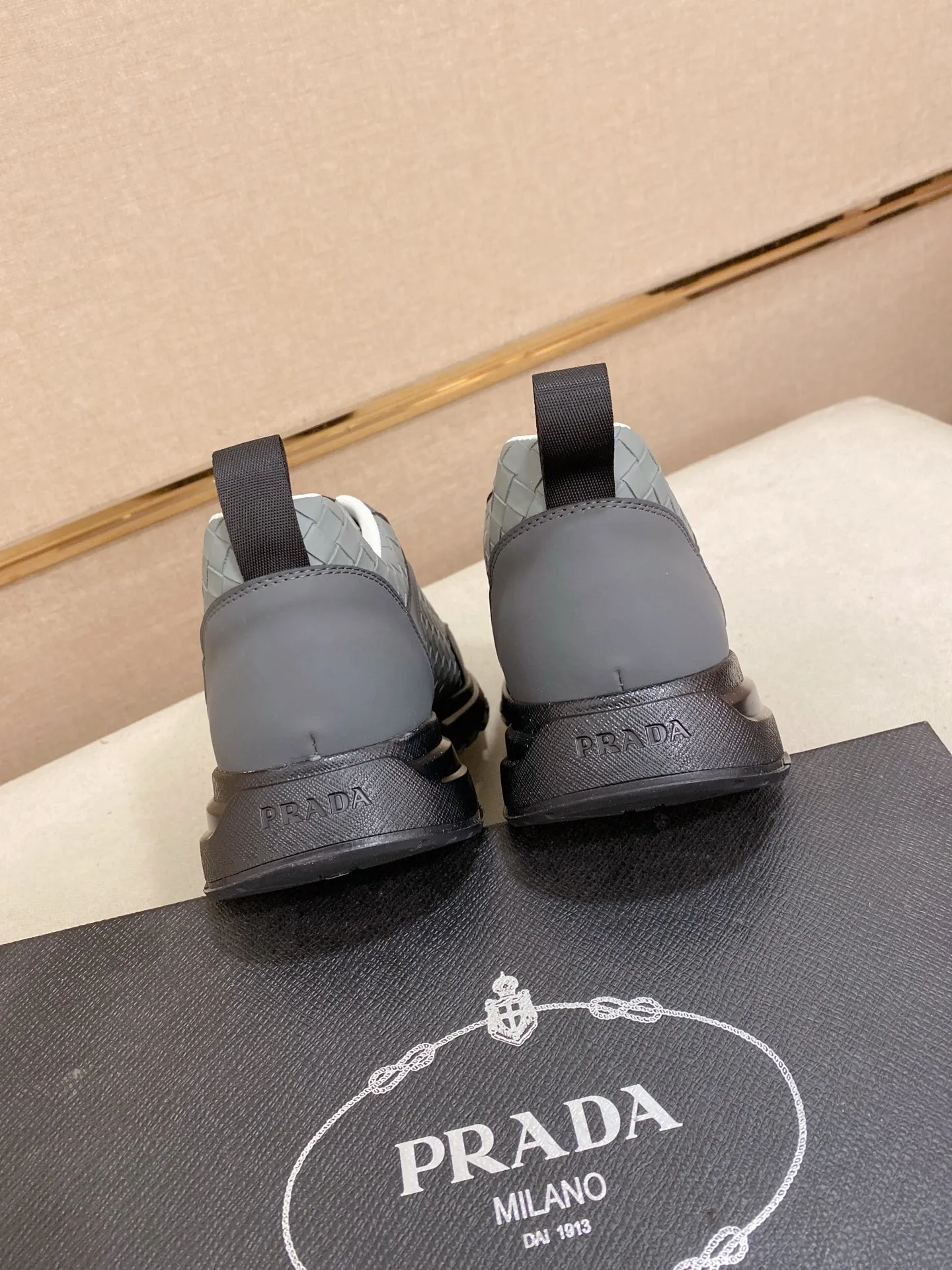 Men's men's shoes💰: 440💰[Prada～Prada] Trendy new styles are on the market. Same style as the official website. Counter quality. Original version. [Strong] [Strong] Imported selected first-layer cowhide. Comfortable and breathable sheepskin lining, fine workmanship, upper layer made of 100% pure cowhide, original last shape, comfortable on the feet, shoe sizes 38 to 44